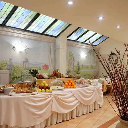 Mozart Hotell 4*